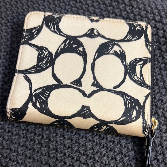Coach Cream and Black Signature Wallet - Picture 2 of 6